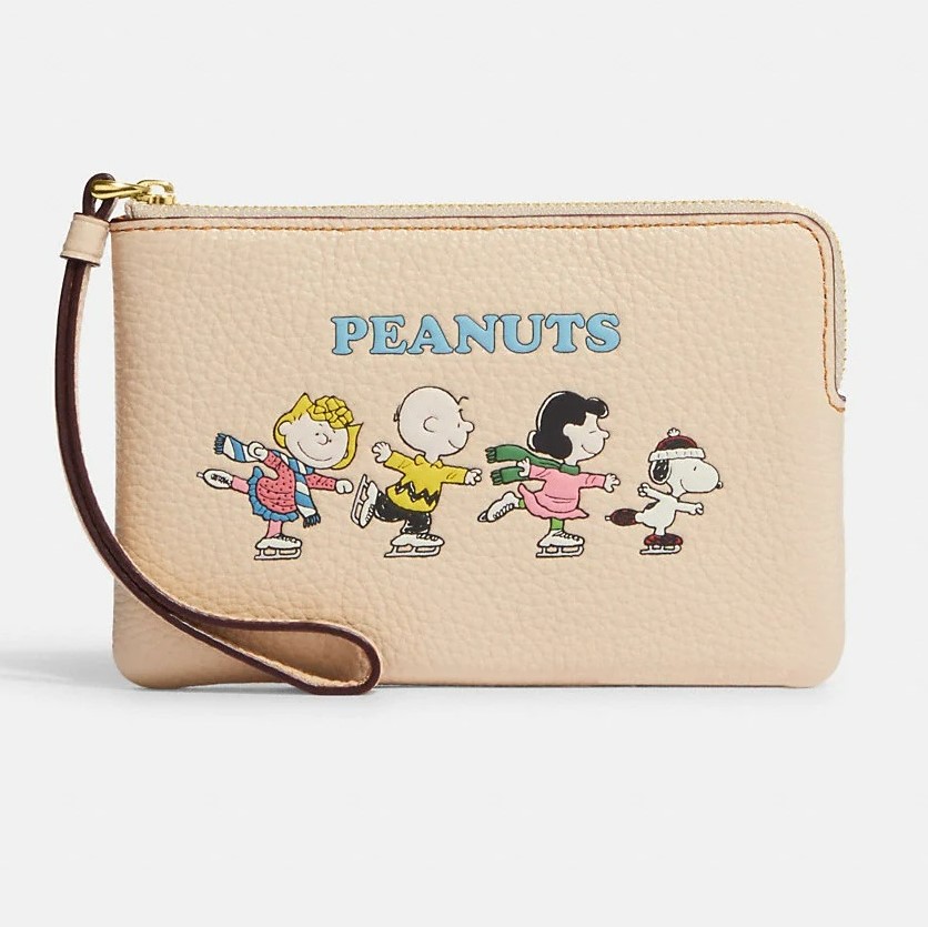 VÍ NỮ LIMITED COACH X PEANUTS CORNER ZIP WRISTLET WITH SNOOPY AND FRIENDS MOTIF CF213 3