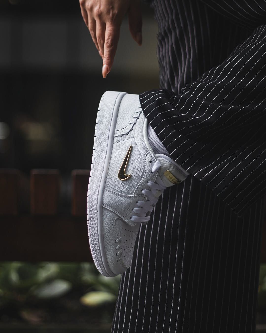 Giày thể thao Nike nữ Air Jordan 1 Low Method of Make Womens Shoes Sail Metallic Gold FN5032-100 5