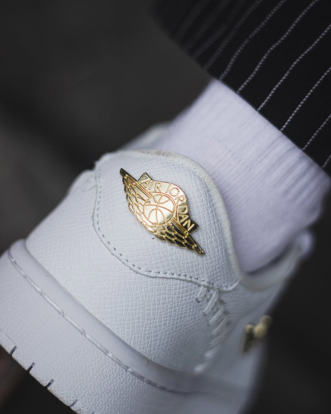 Giày thể thao Nike nữ Air Jordan 1 Low Method of Make Womens Shoes Sail Metallic Gold FN5032-100 7