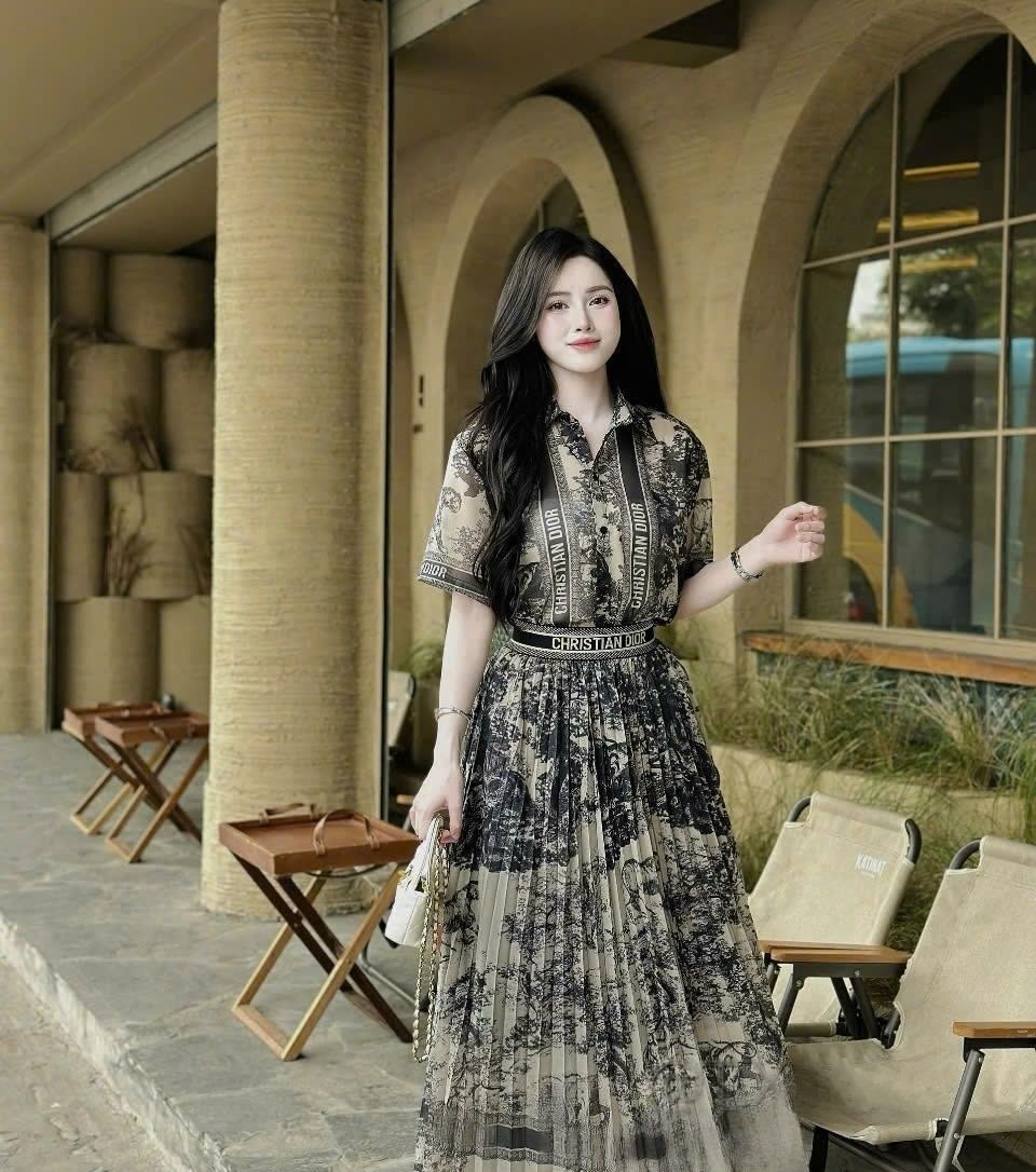 Combo áo sơ mi váy dài xếp ly Dior 5