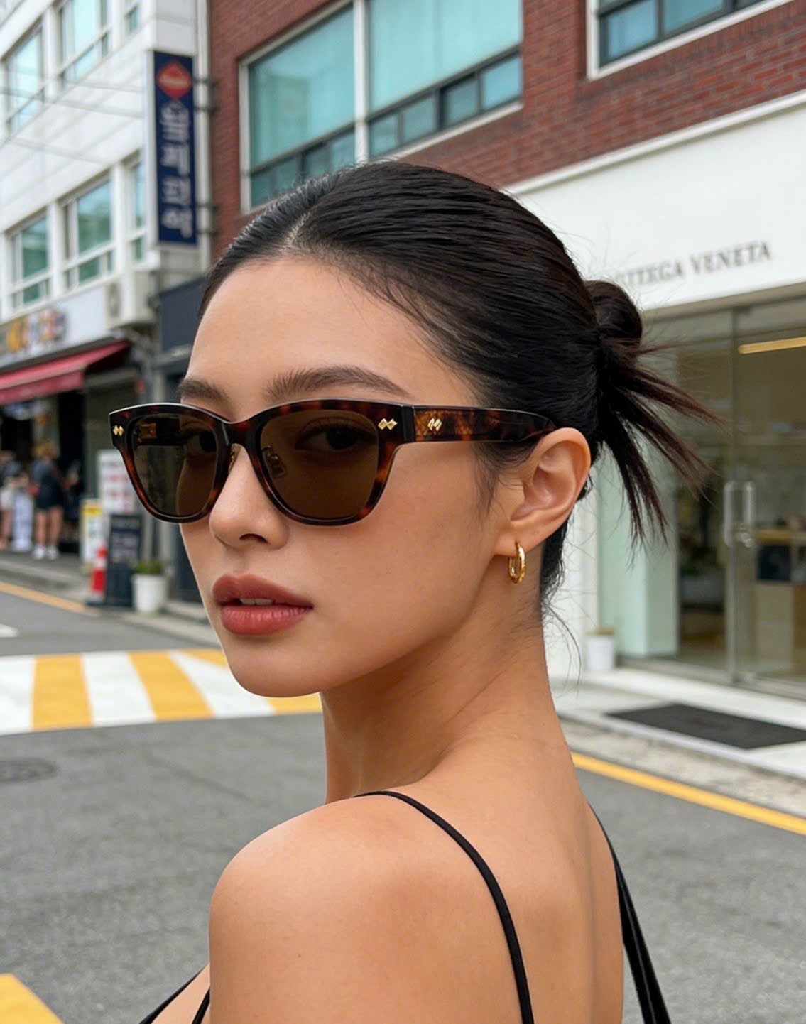 Kính mát Bottega Veneta Intrecciato Panthos Sunglasses Black BV1441S 6