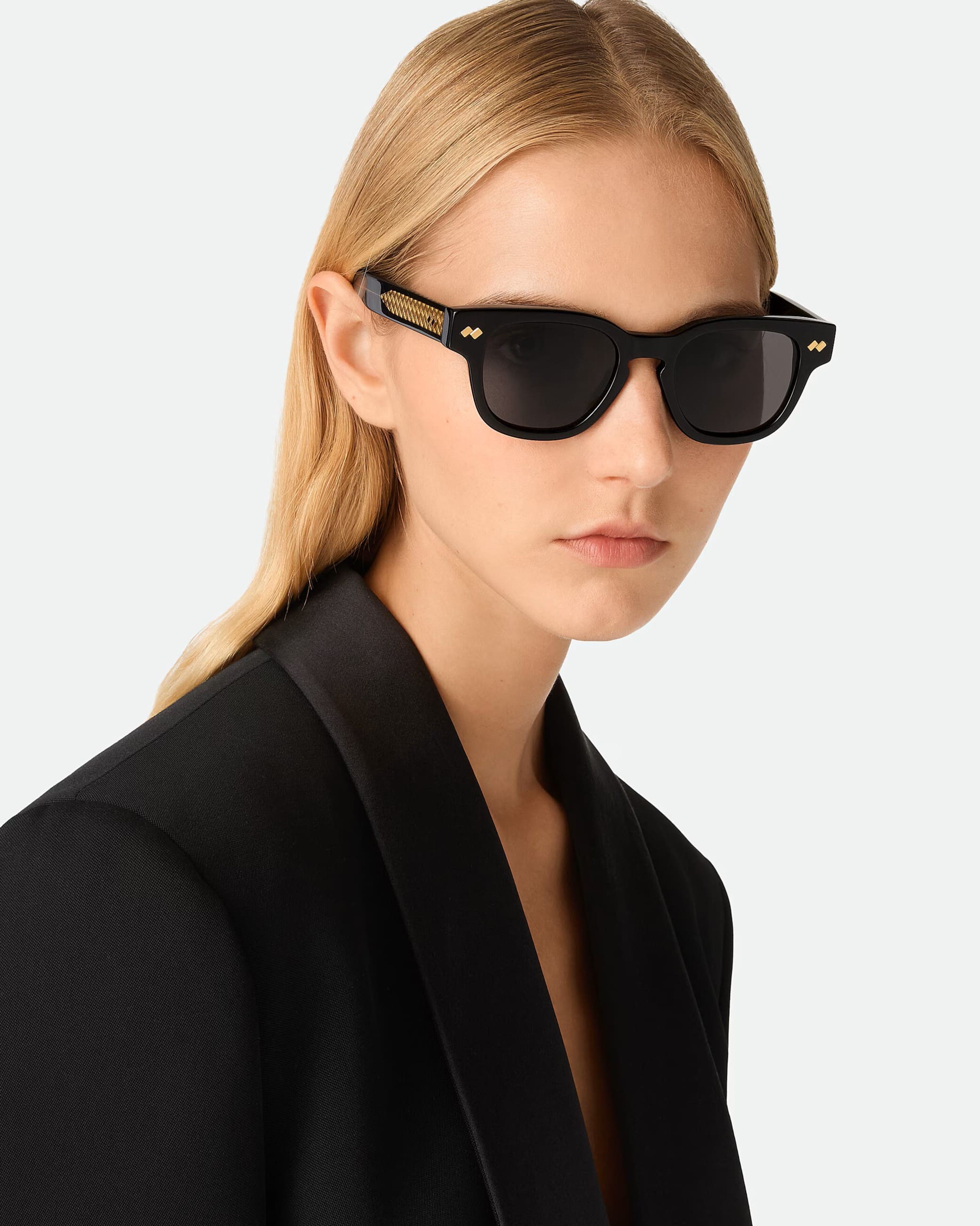 Kính mát Bottega Veneta Intrecciato Panthos Sunglasses Black BV1441S 11