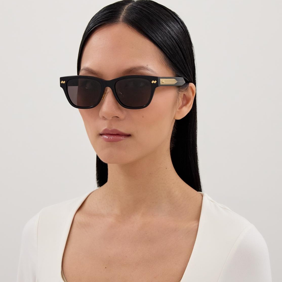 Kính mát Bottega Veneta Intrecciato Panthos Sunglasses Black BV1441S 12