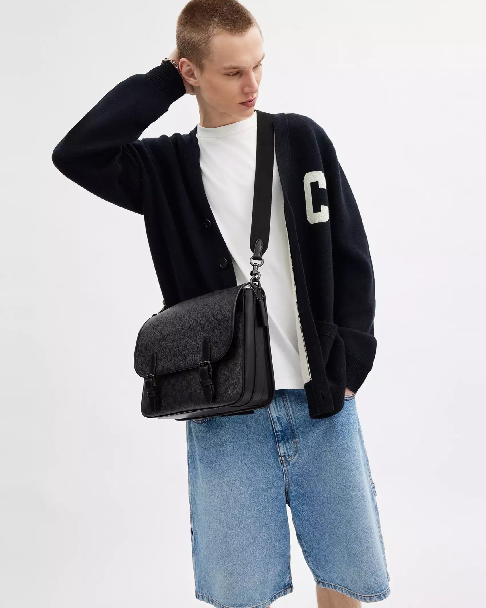 Túi đeo Coach Nam Hitch Messenger Bag In Signature Canvas Charcoal CAH92 5