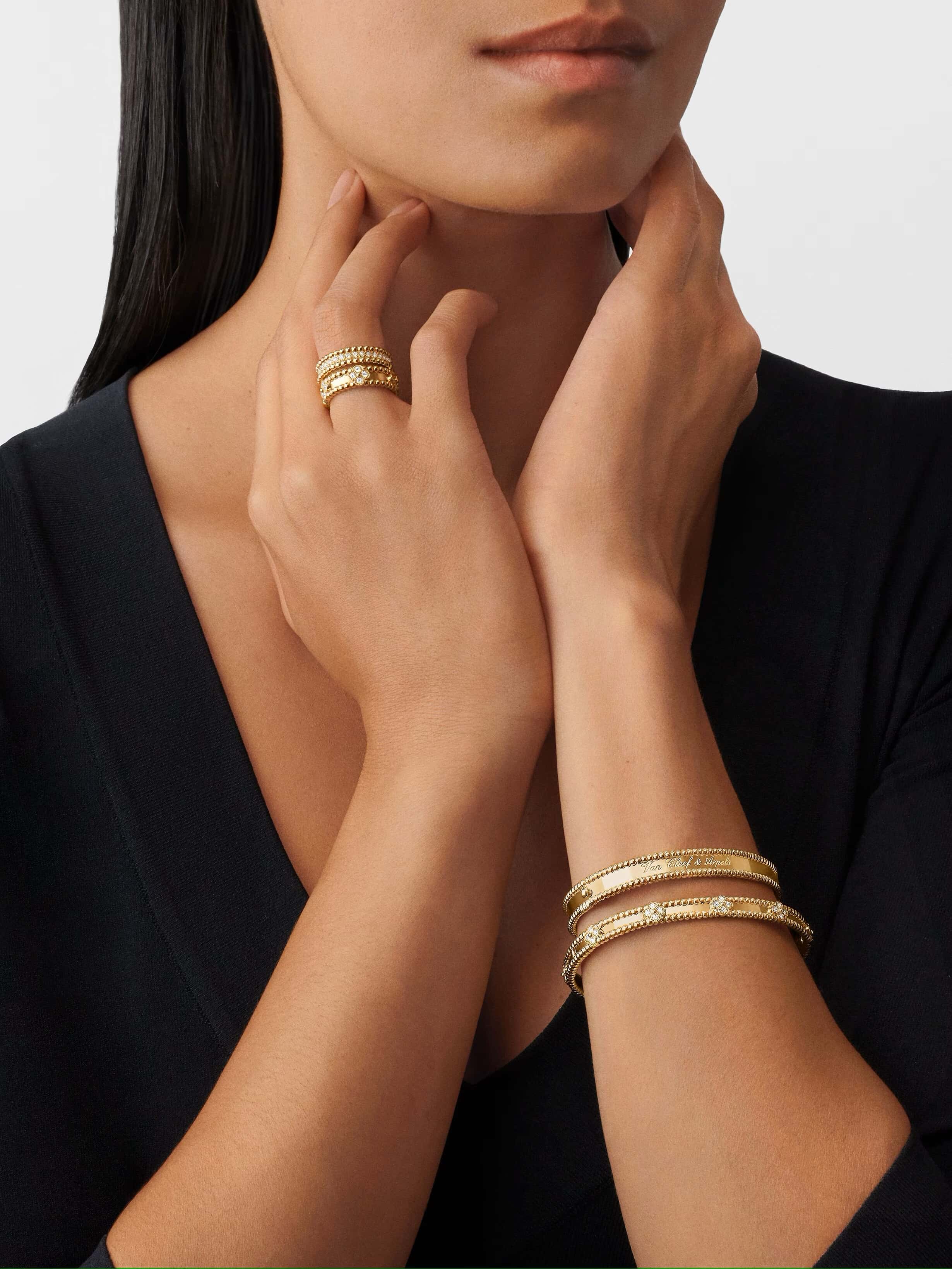 Lắc tay nữ Van Cleef & Arpels Perlée Sweet Clovers Bracelet Yellow Gold Diamond VCARPJN000 2