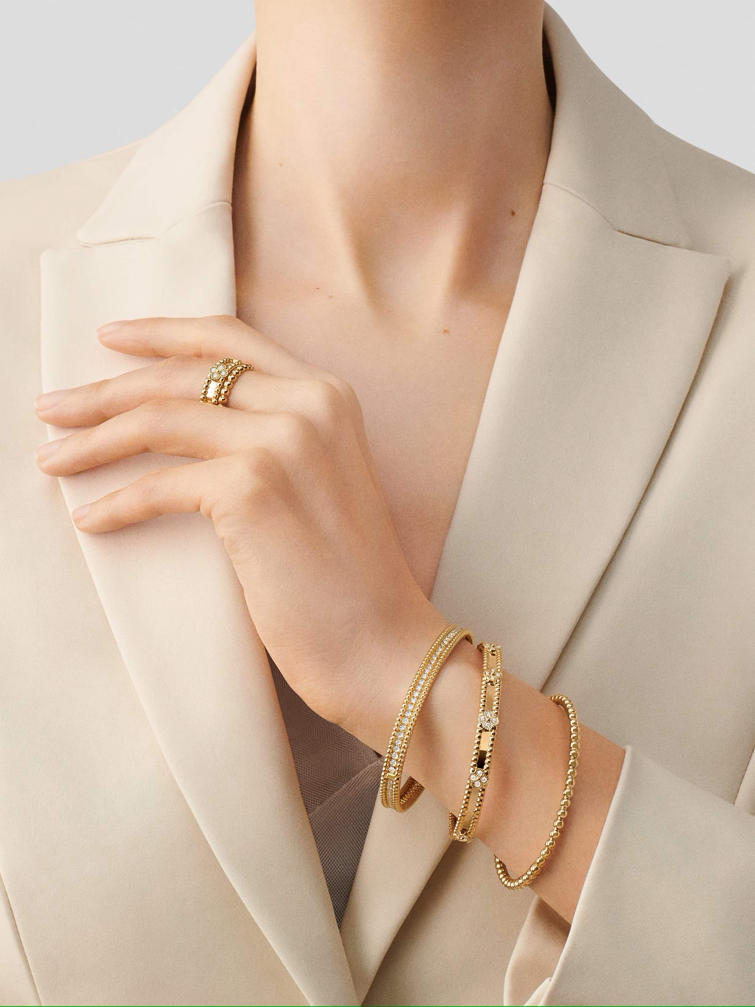 Lắc tay nữ Van Cleef & Arpels Perlée Sweet Clovers Bracelet Yellow Gold Diamond VCARPJN000 4