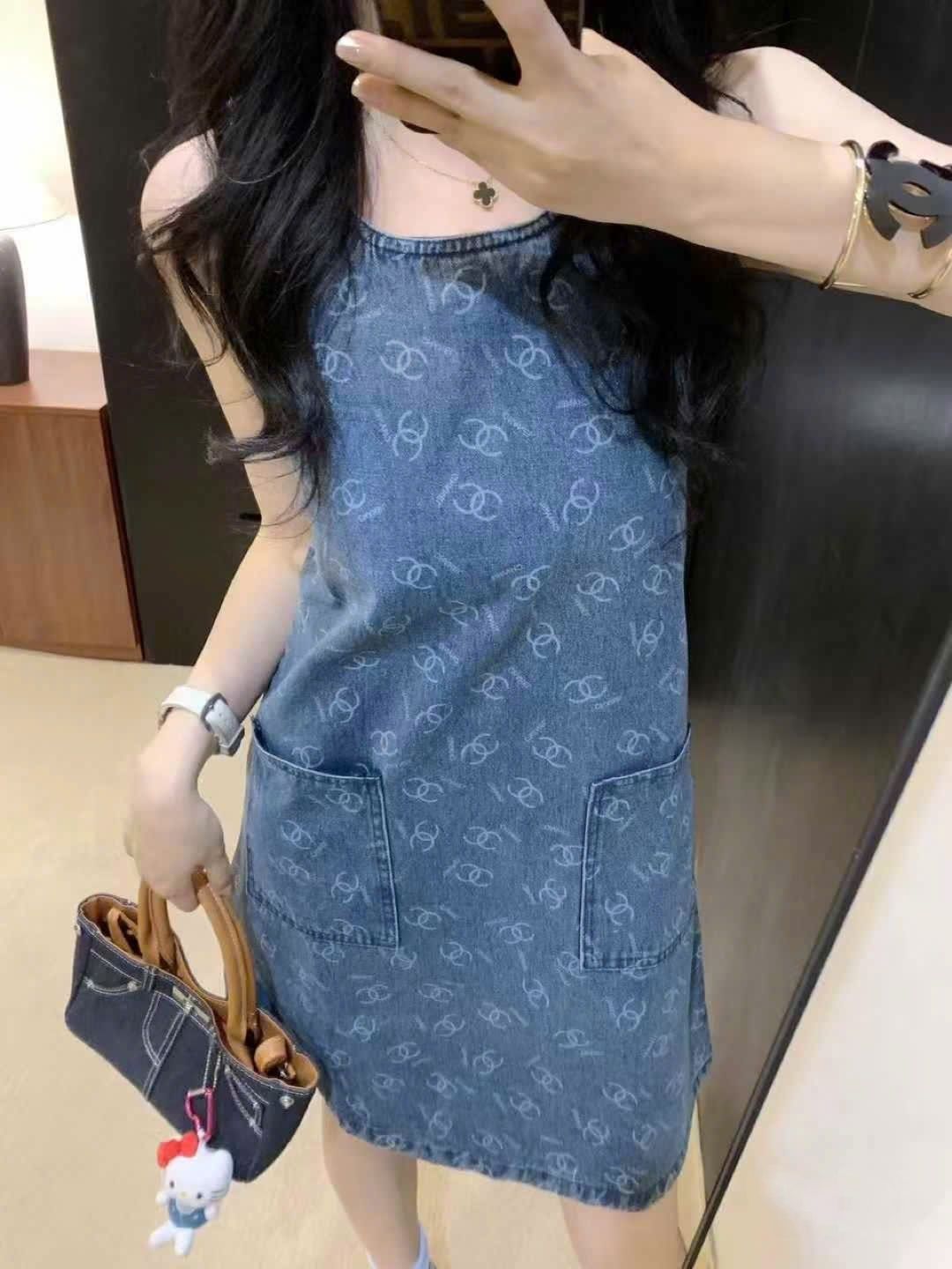 Đầm jean thời trang chanel sát nách xanh dương có túi 4