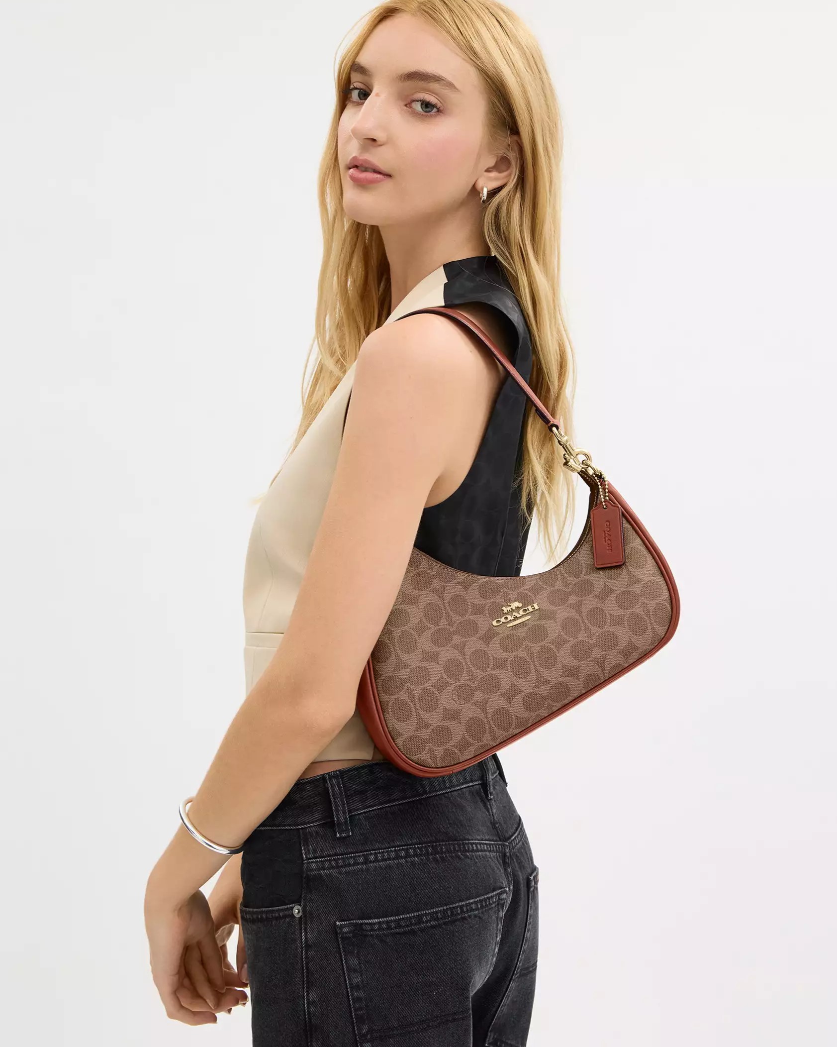 Túi kẹp nách Coach Twisted Teri Shoulder Bag In Signature Canvas Tan Caramel CBI02 8