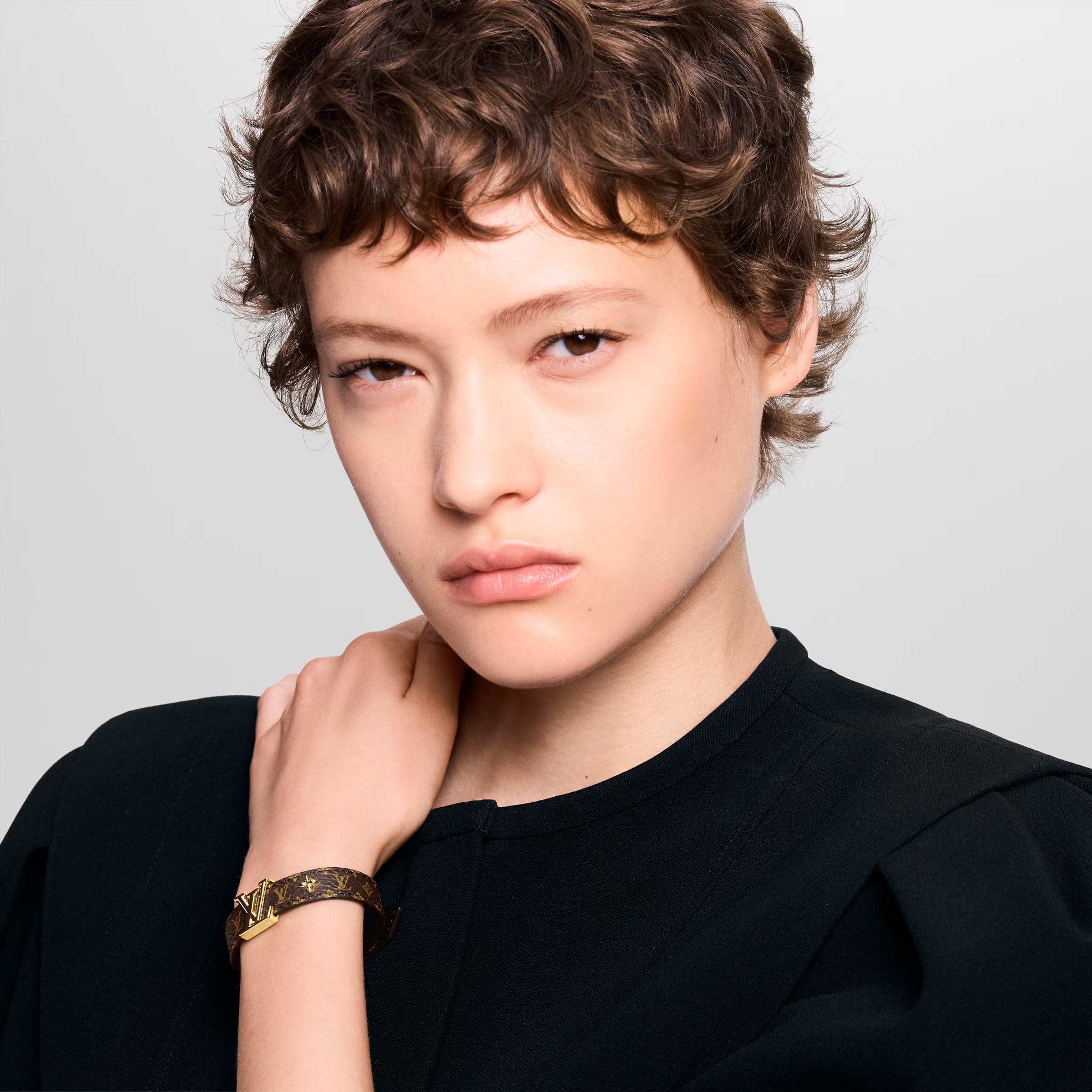 Vòng đeo tay unisex dây da LV Iconic Monogram Flower Signatures Bracelet 3