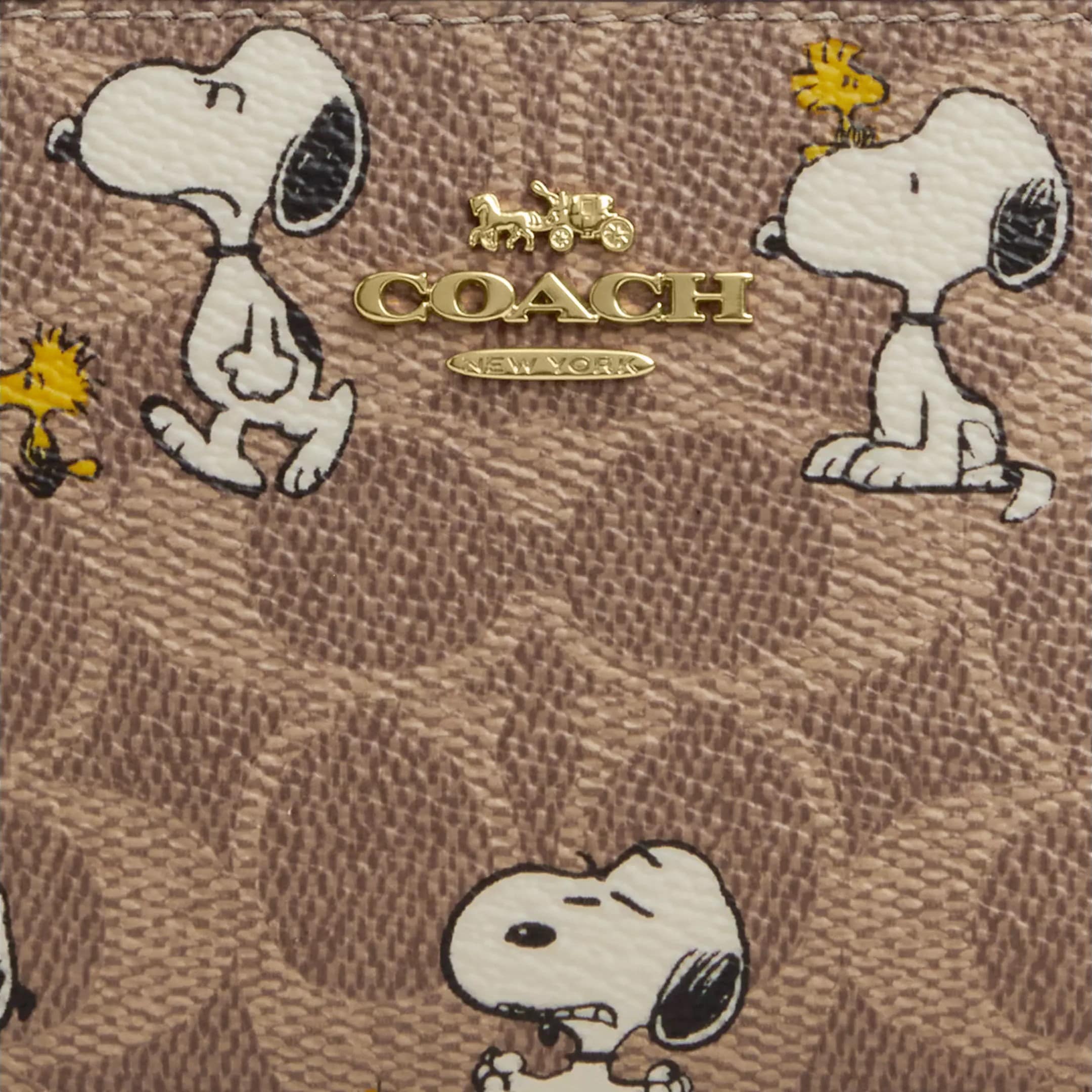 Ví ngắn Coach X Peanuts Snap Wallet In Signature Canvas With Snoopy Print CBN32 2