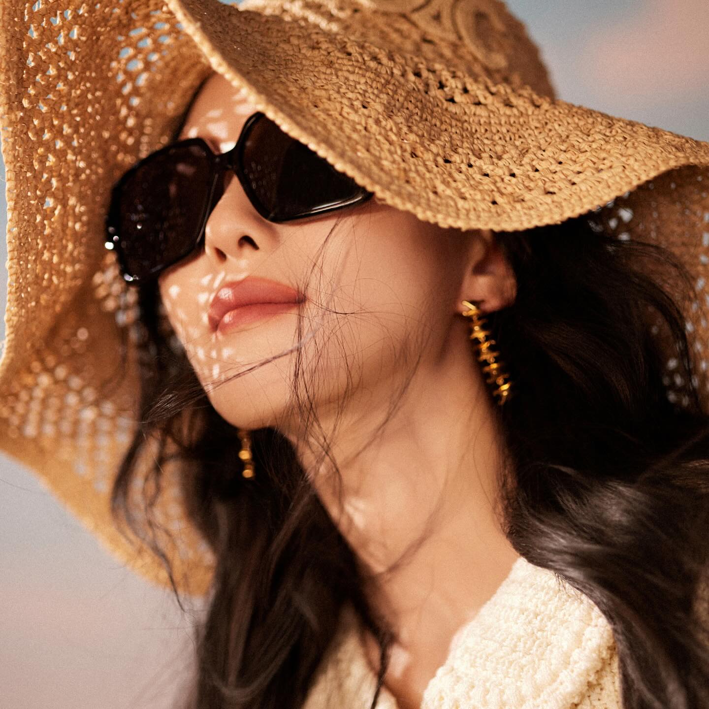 Kính mát Celine Triomphe 16 sunglasses in Acetate Black 6