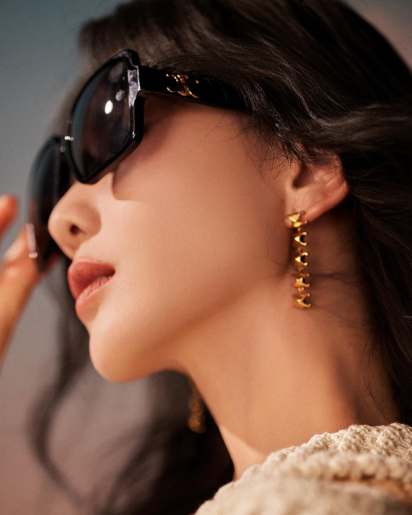 Kính mát Celine Triomphe 16 sunglasses in Acetate Black 9