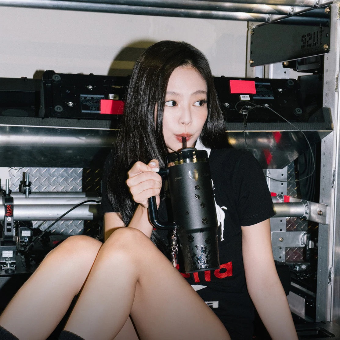 Ly giữ nhiệt limited Stanley x JENNIE Quencher H2.0 Luxe Tumbler Midnight Ruby 3