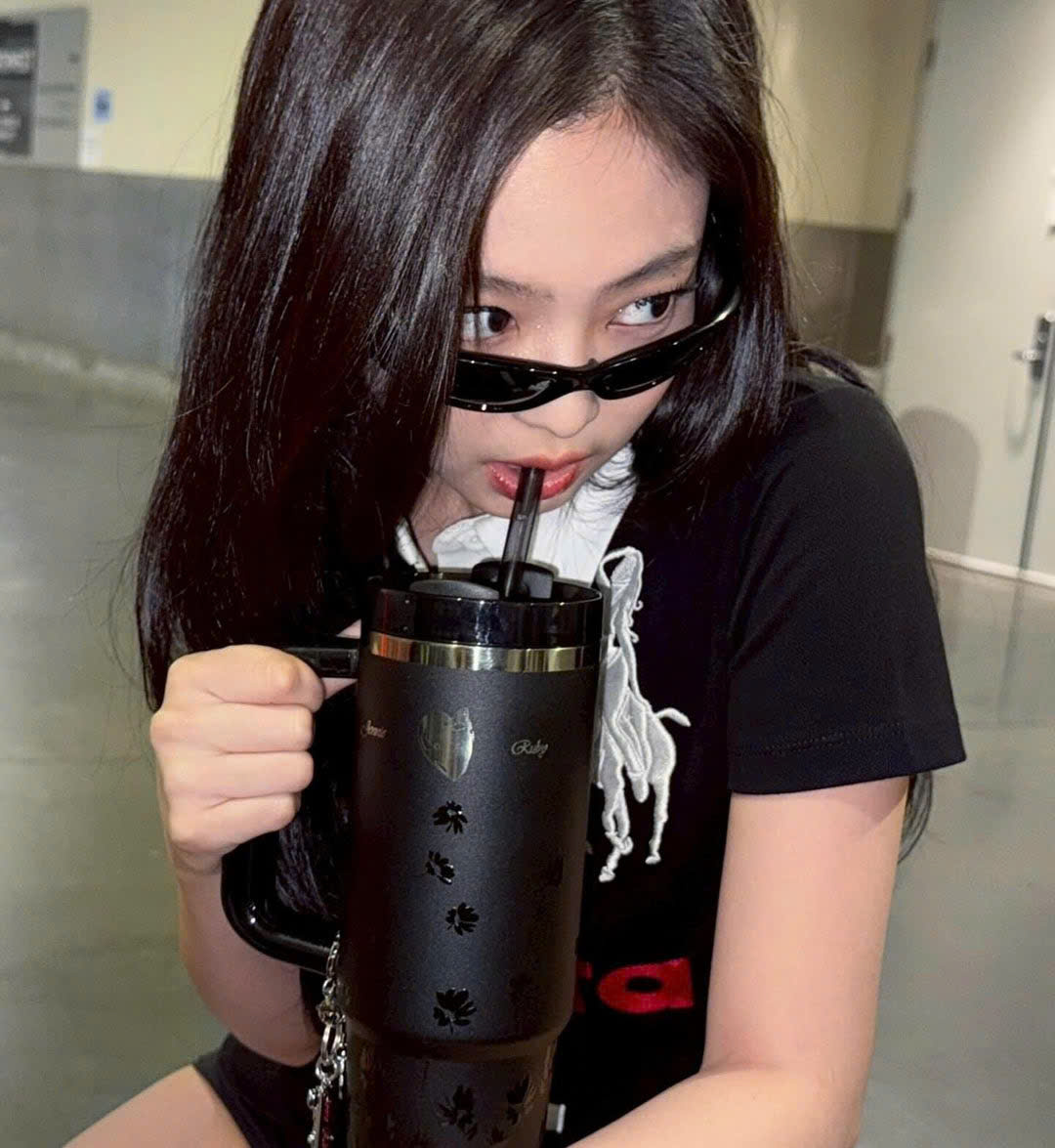 Ly giữ nhiệt limited Stanley x JENNIE Quencher H2.0 Luxe Tumbler Midnight Ruby 6