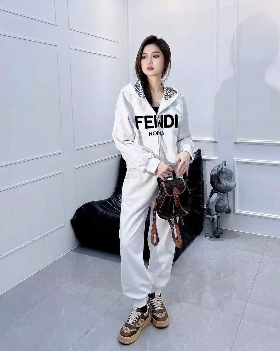 Combo bộ áo quần màu trắng Fendi 2