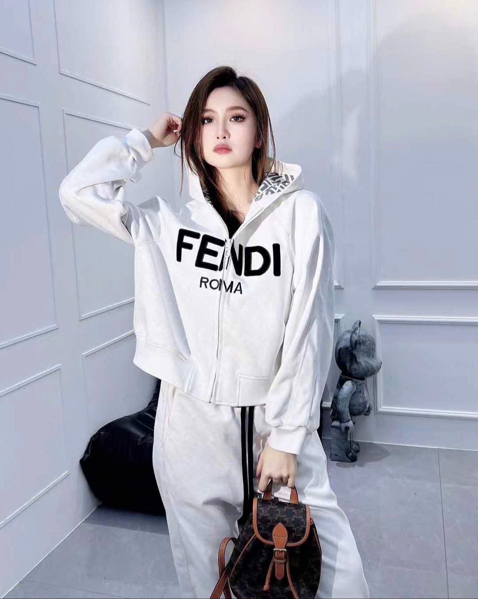 Combo bộ áo quần màu trắng Fendi 4