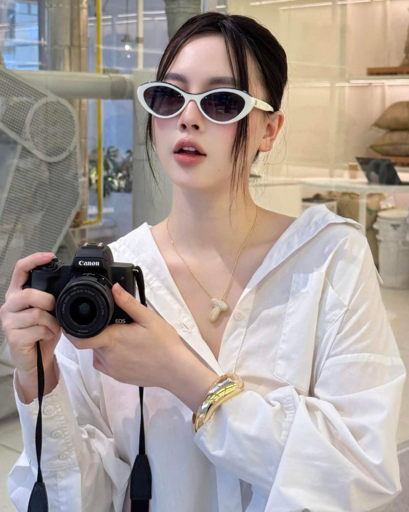 Kính mát Chanel Oval-framed Sunglasses Black and White 4