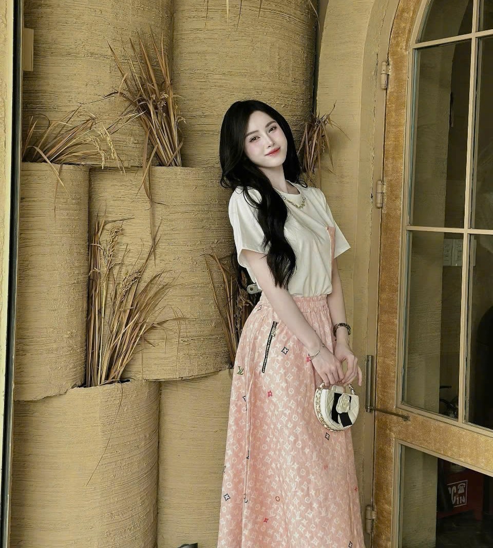 Combo áo thun váy dài nhiều màu Louis Vuitton 2