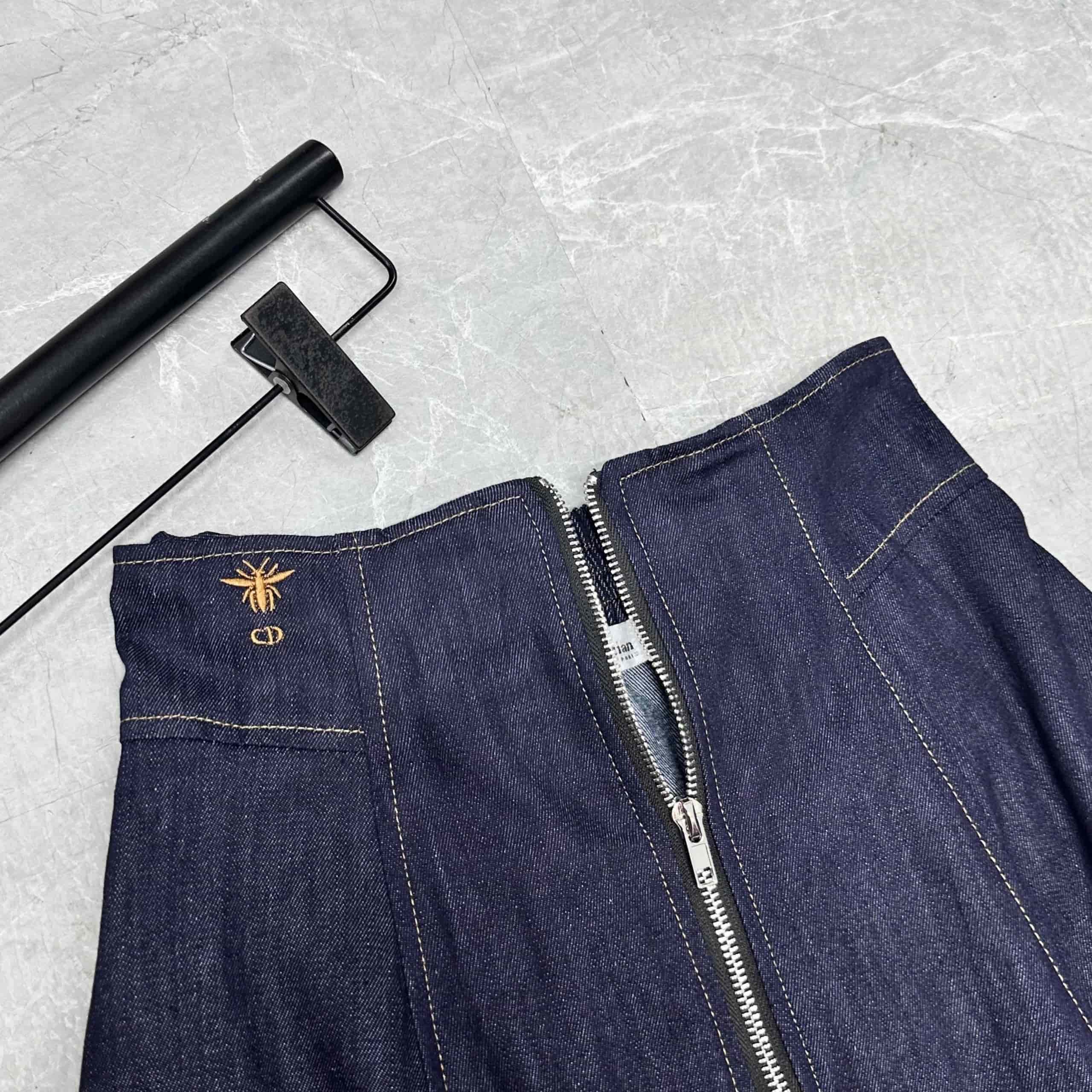Combo áo thun họa tiết váy dài jean Dior 6