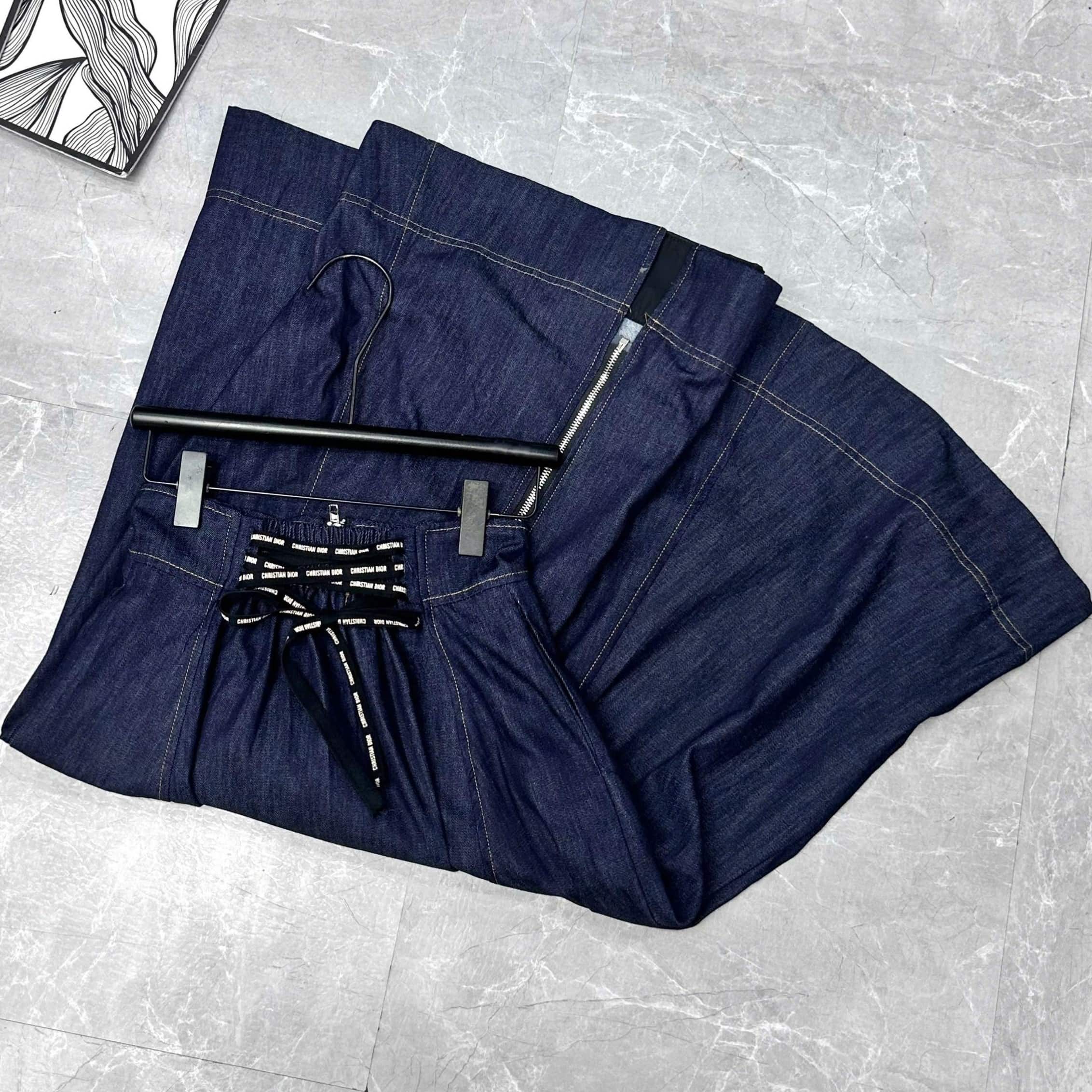Combo áo thun họa tiết váy dài jean Dior 7