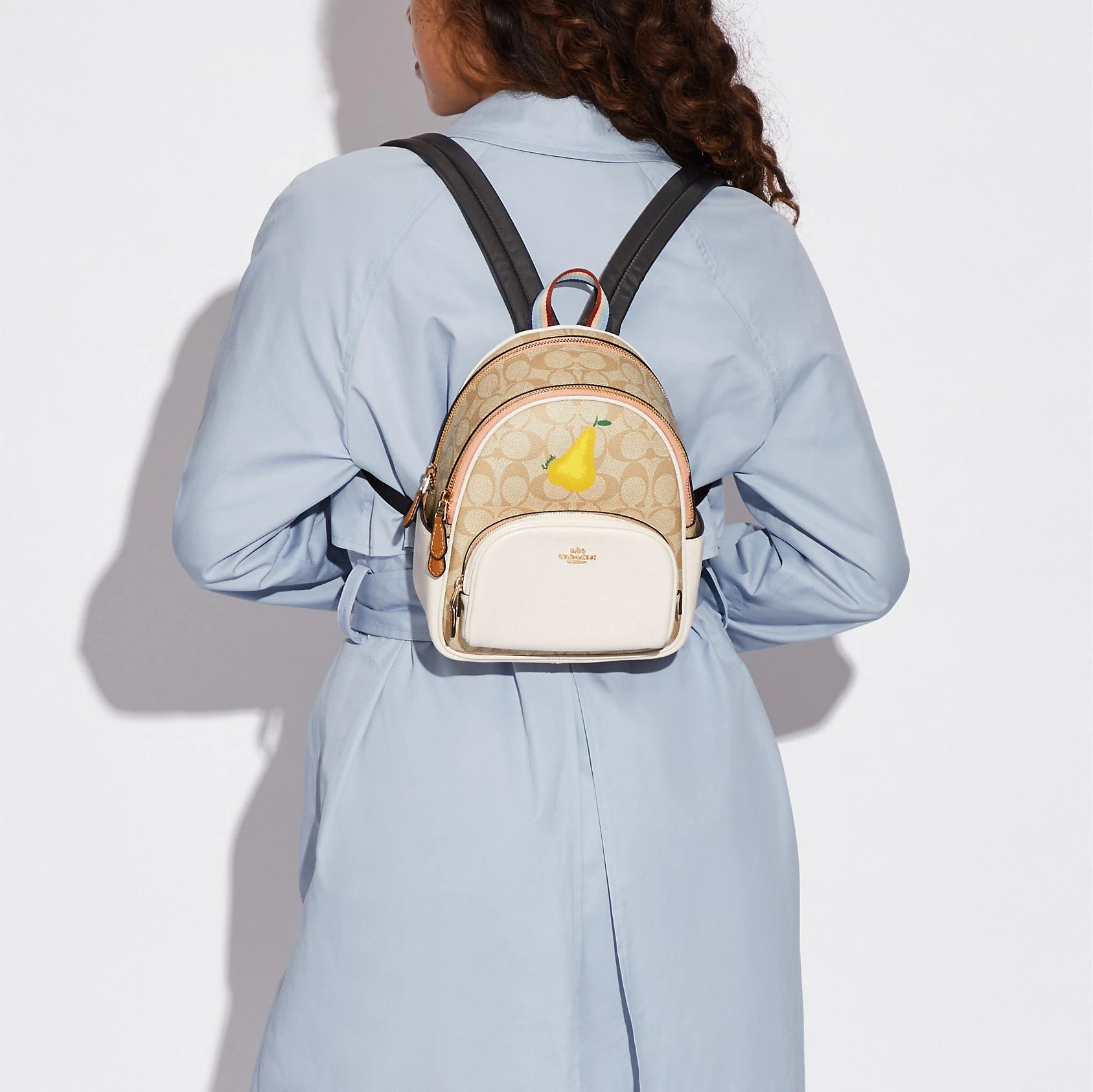 BALO NỮ COACH MINI COURT BACKPACK IN SIGNATURE CANVAS WITH PEAR 2