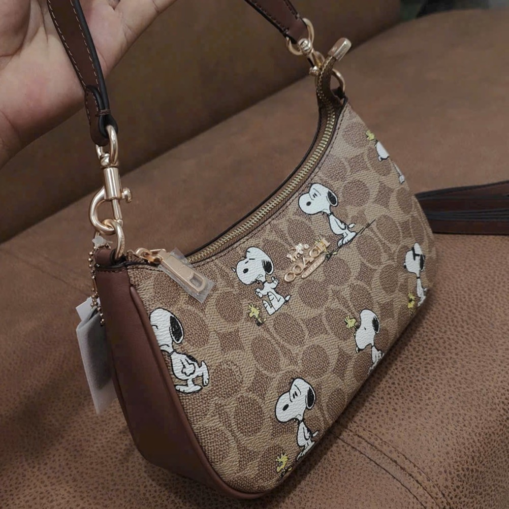 Túi đeo chéo Coach X Peanuts Teri Shoulder Bag In Signature Canvas With Snoopy Print CBJ88 7