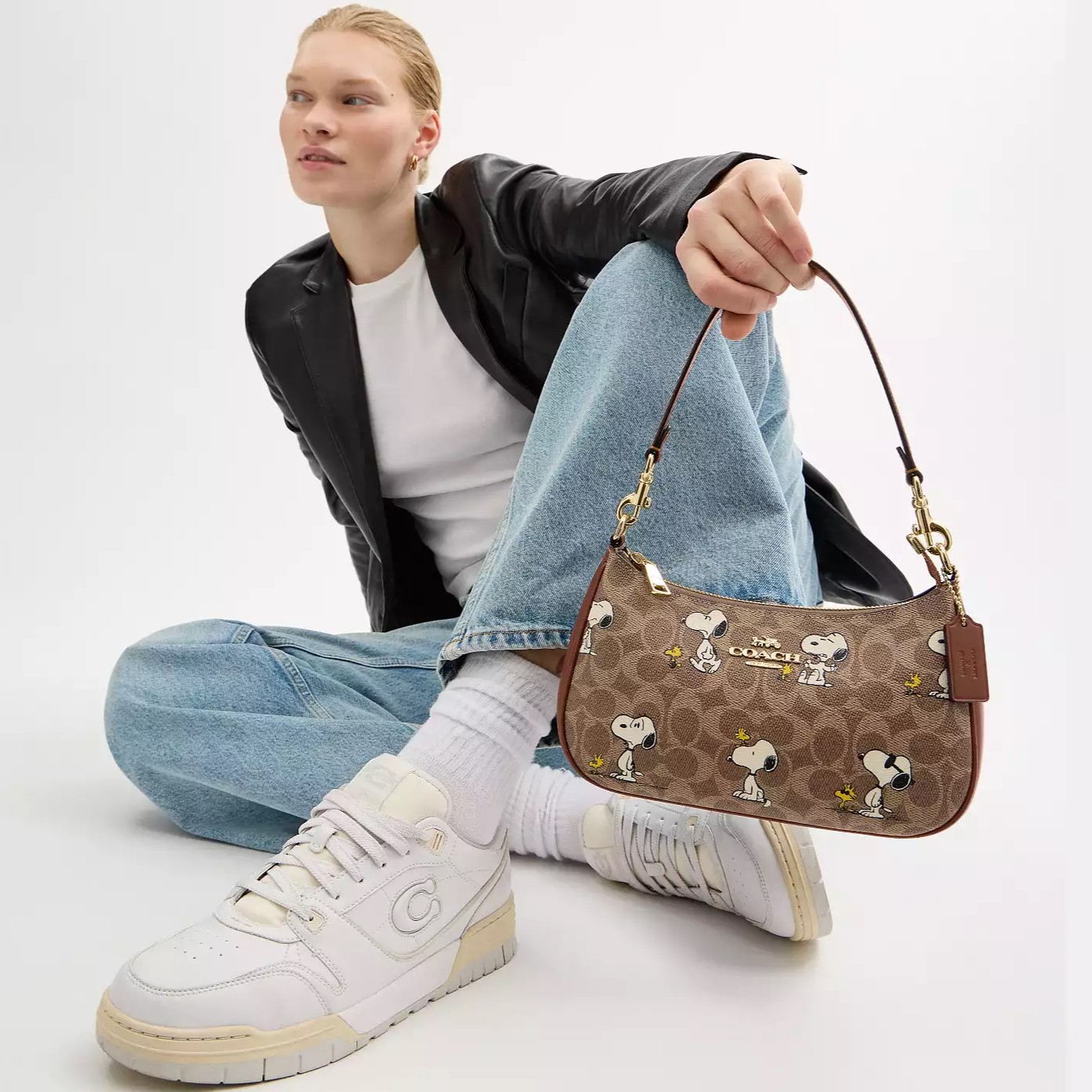 Túi đeo chéo Coach X Peanuts Teri Shoulder Bag In Signature Canvas With Snoopy Print CBJ88 8