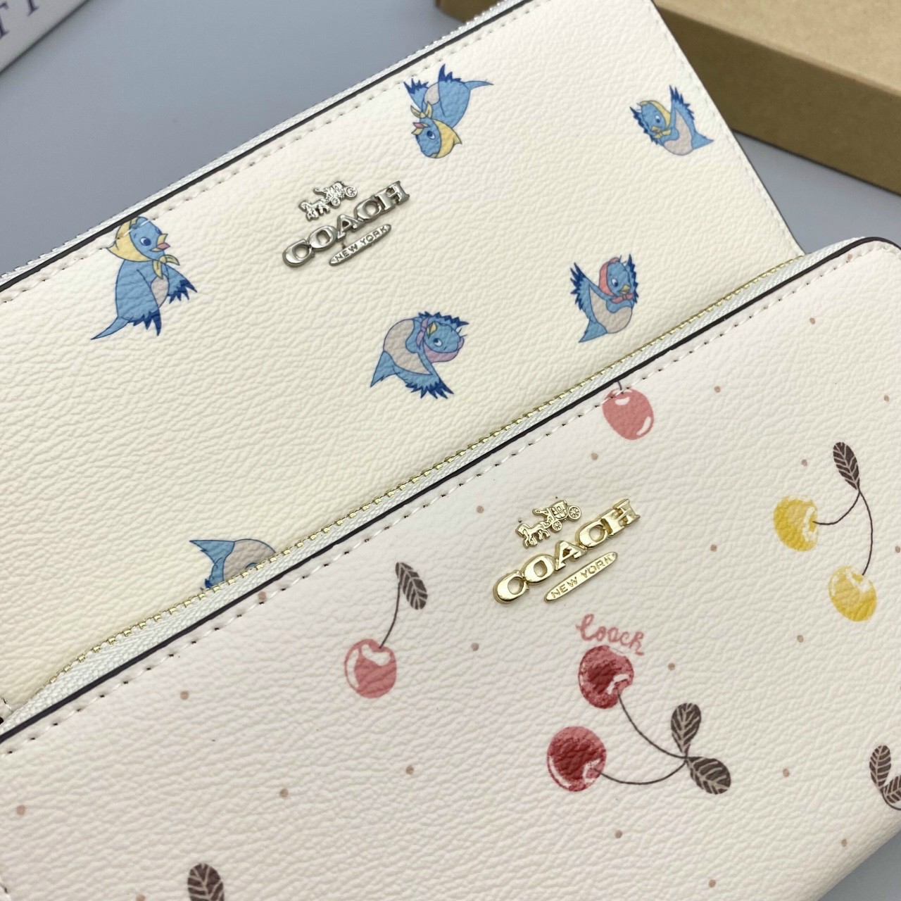 VÍ NỮ DÀI COACH CHERRY | BÓP CẦM TAY COACH NEW YORK CAO CẤP 2