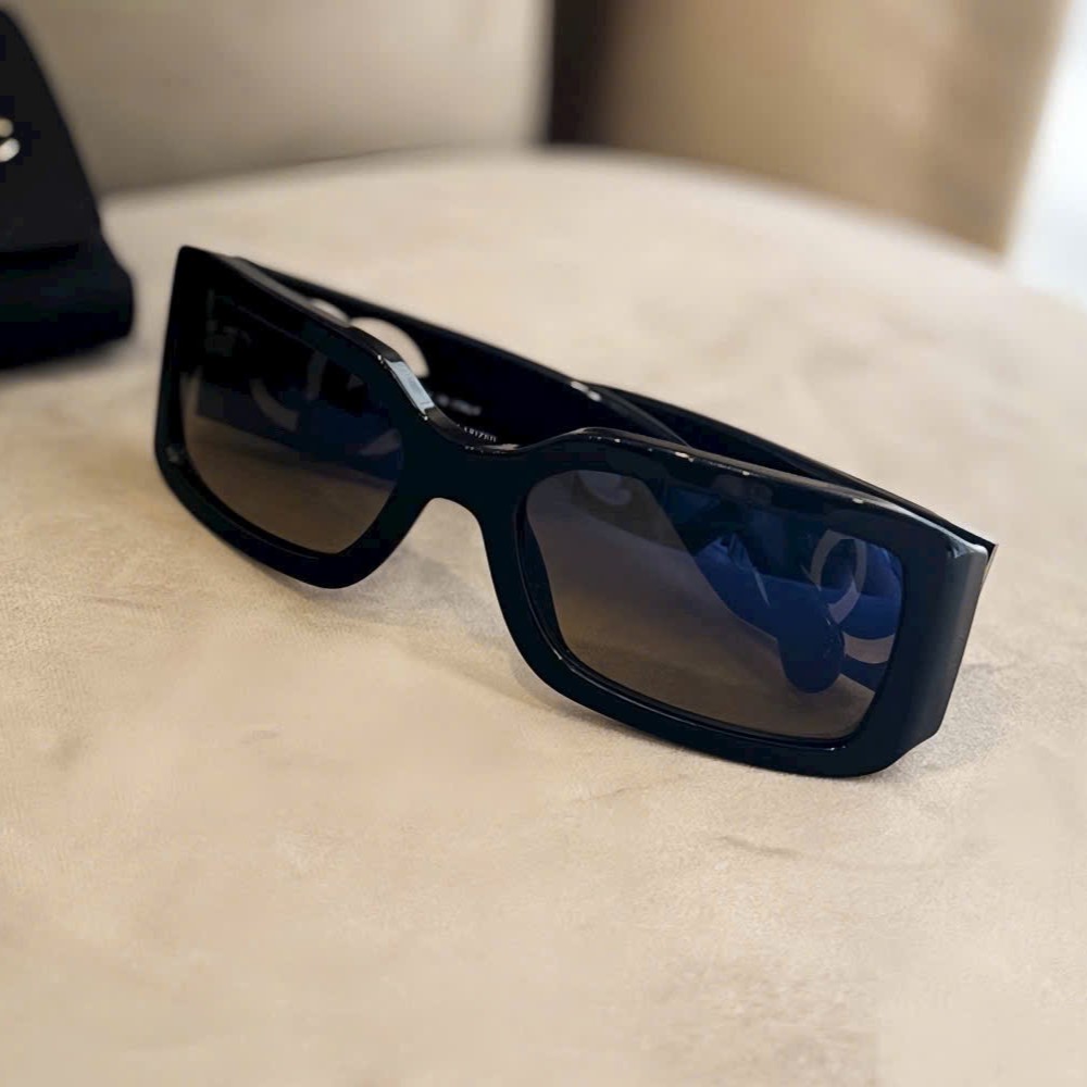 Kính mát Chanel Rectangle Sunglasses With Acetate Frame Black 5526 6