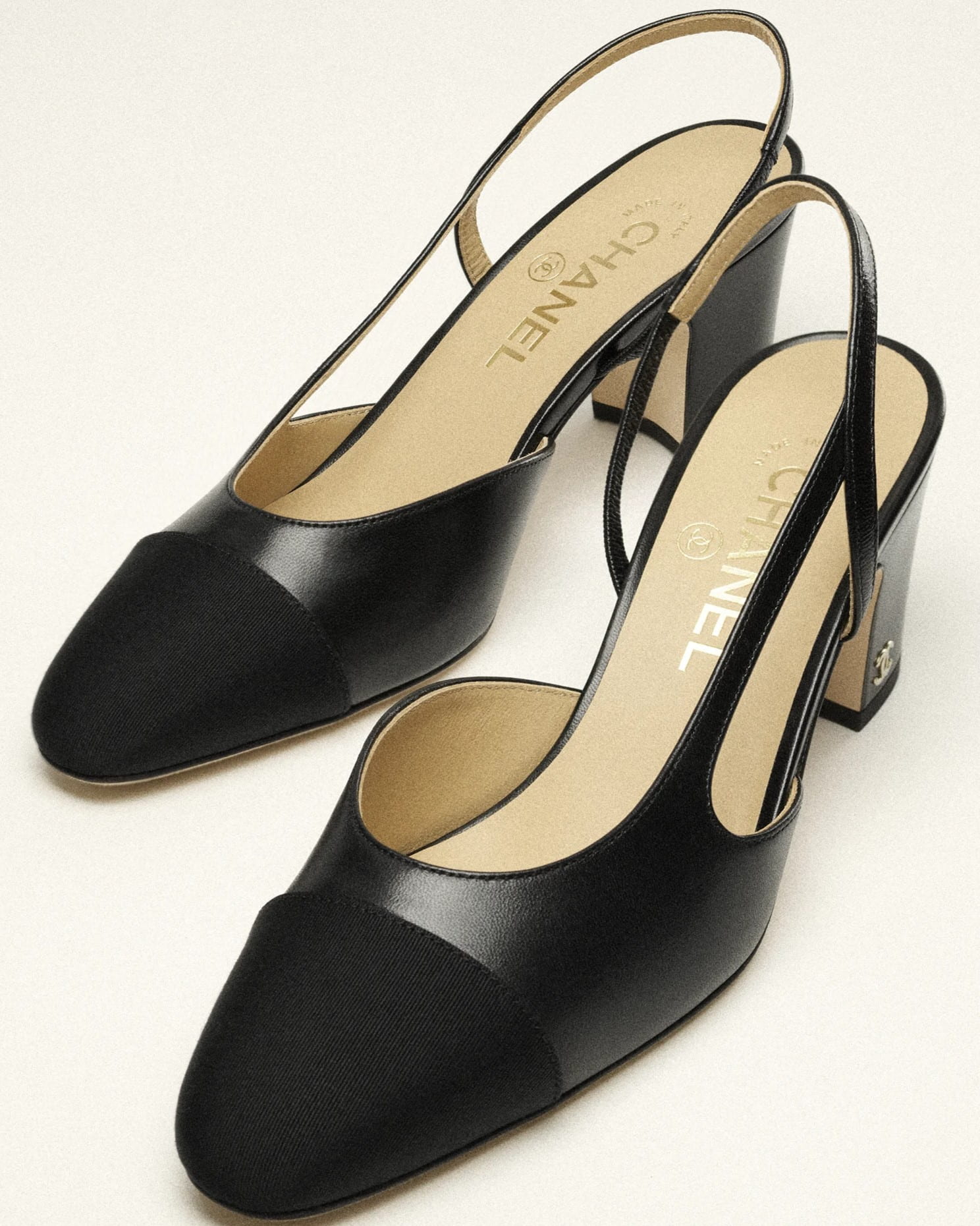 Giày nữ đen Chanel Block Heel SlingBack Sandal 2