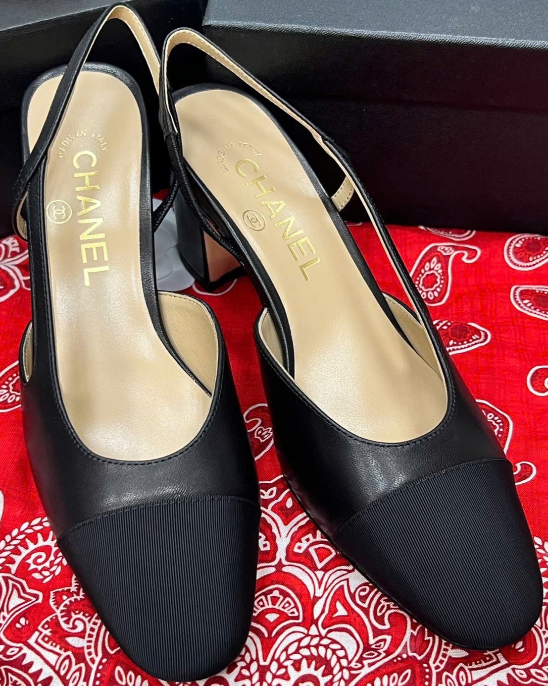Giày nữ đen Chanel Block Heel SlingBack Sandal 4