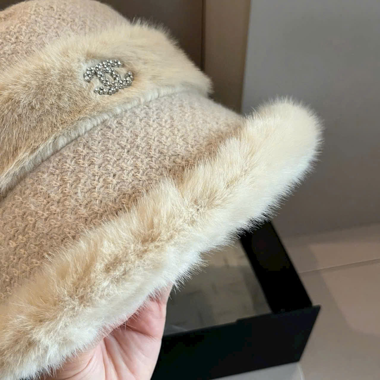Mũ bucket len phối lông mềm Chanel 3