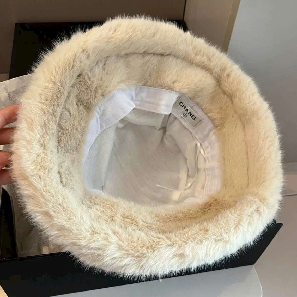 Mũ bucket len phối lông mềm Chanel 9