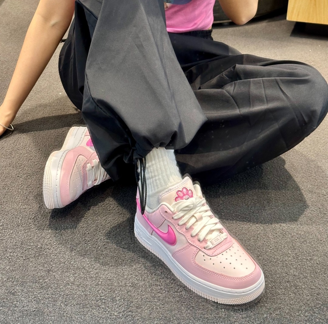 Giày thể thao Nike nữ Air Force 1 Low 07 LX Paw Print White Pink HM3696-661 11