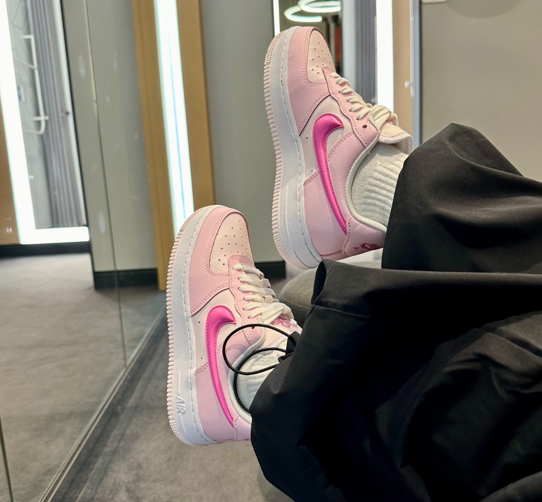 Giày thể thao Nike nữ Air Force 1 Low 07 LX Paw Print White Pink HM3696-661 16