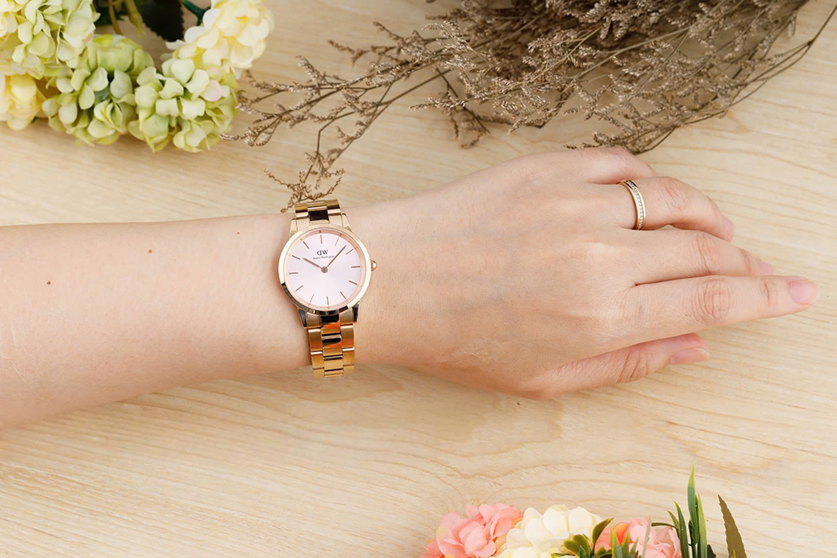 Đồng hồ đeo tay nữ Daniel Wellington Iconic Link Melrose Light Pink Dial Watch DW00100369 3