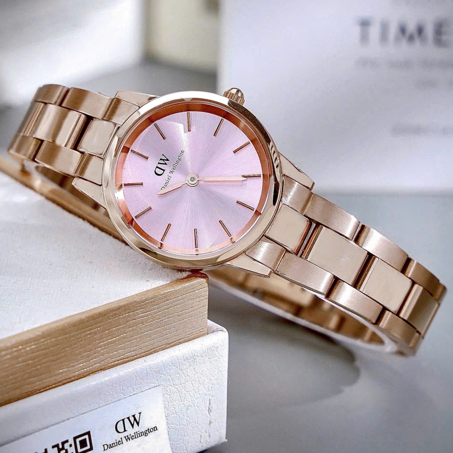 Đồng hồ đeo tay nữ Daniel Wellington Iconic Link Melrose Light Pink Dial Watch DW00100369 14