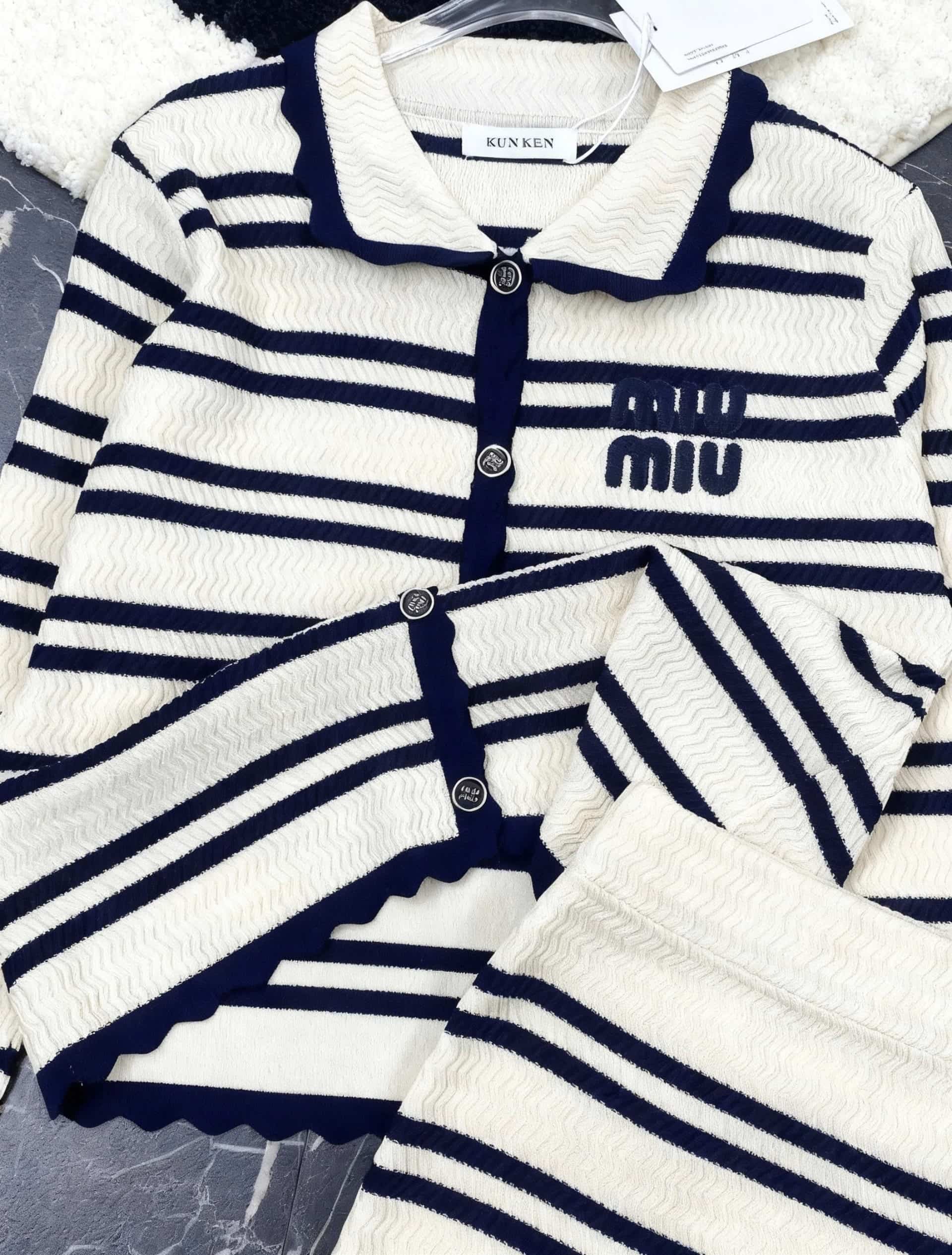 Combo áo tay dài váy ngắn Miu Miu 3