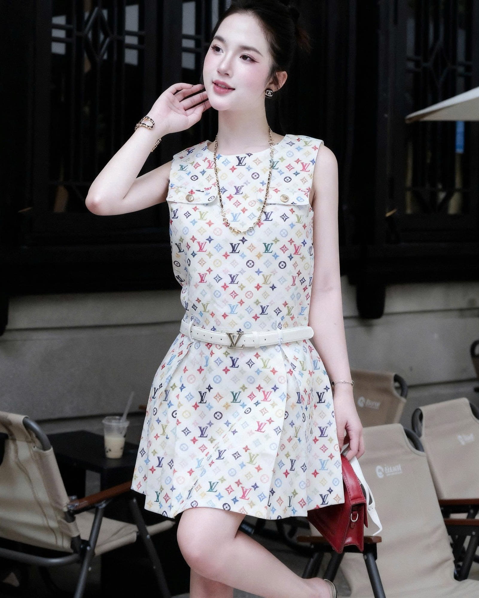 Áo đầm nữ cổ tròn sát nách họa tiết hãng LV 6