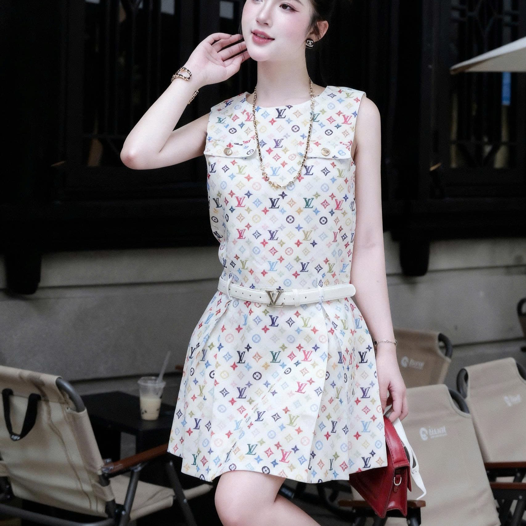 Áo đầm nữ cổ tròn sát nách họa tiết hãng LV 7