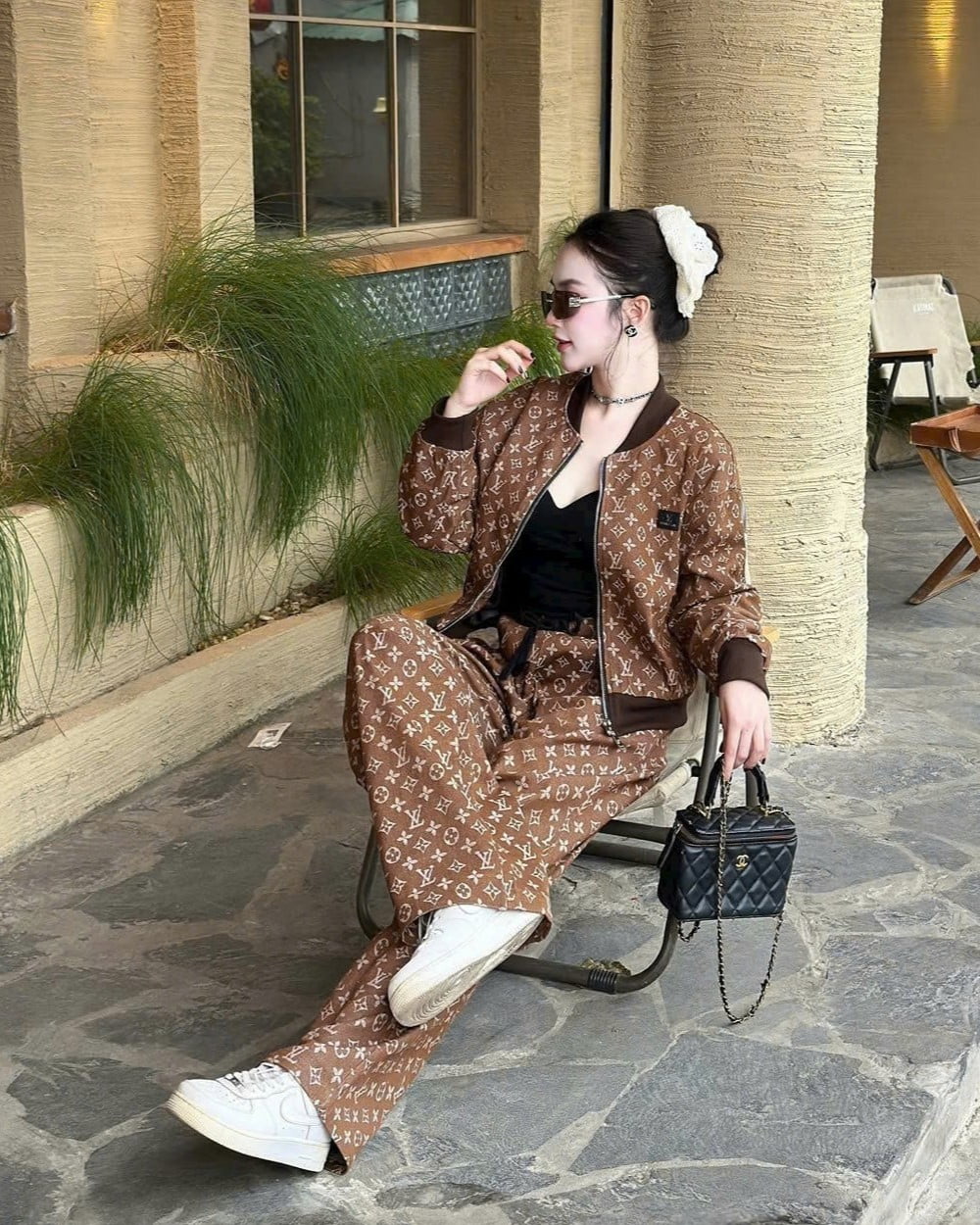 Combo áo khoác quần dài suông nâu họa tiết hãng LV 2