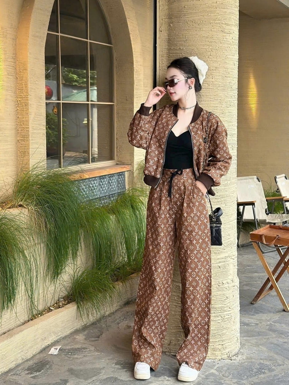 Combo áo khoác quần dài suông nâu họa tiết hãng LV 7