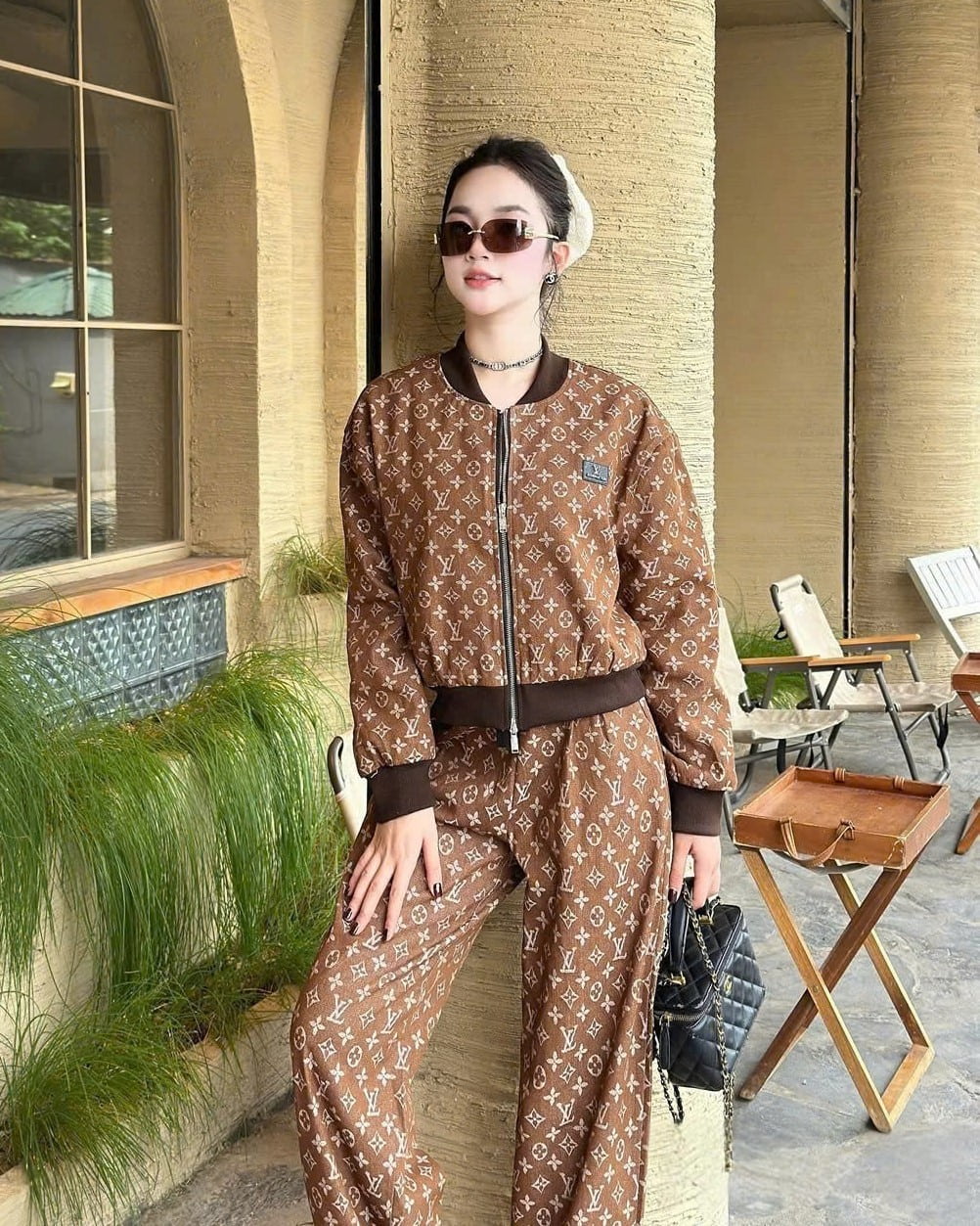 Combo áo khoác quần dài suông nâu họa tiết hãng LV 10