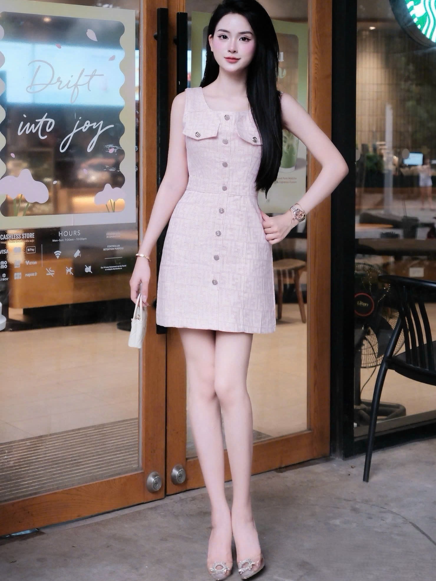 Áo đầm sát nách vàng kem hồng Fendi 13