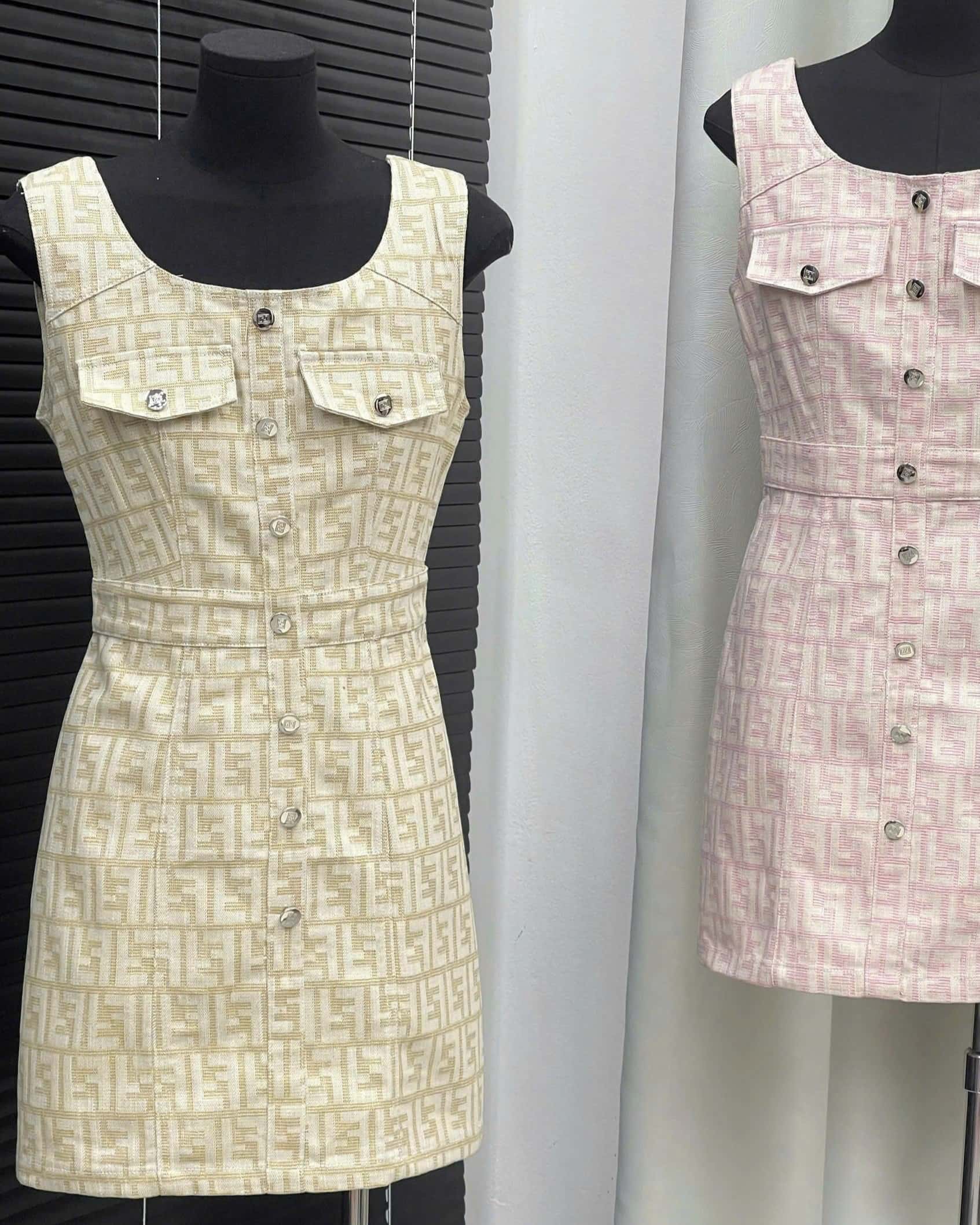 Áo đầm sát nách vàng kem hồng Fendi 15
