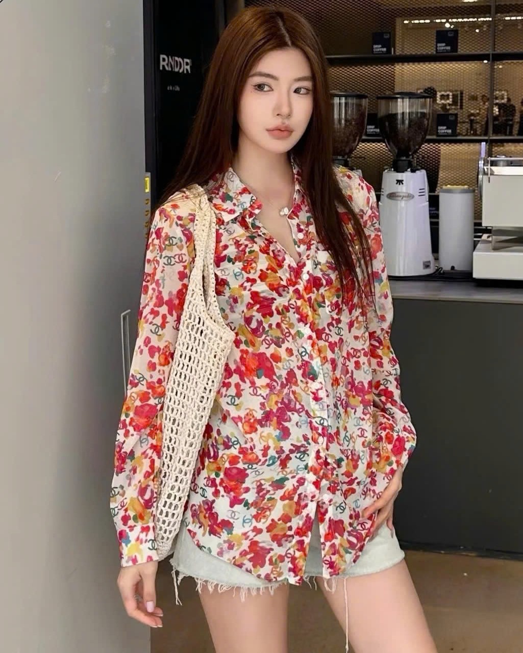 Áo sơ mi nữ tay dài họa tiết hoa đỏ Chanel 2