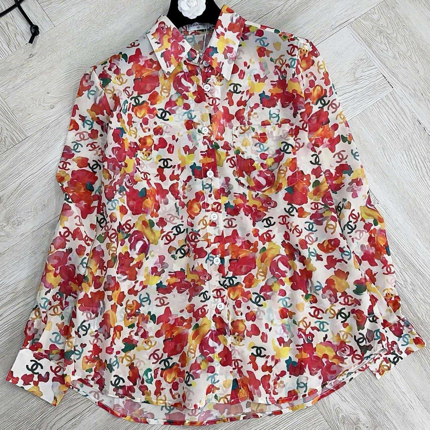 Áo sơ mi nữ tay dài họa tiết hoa đỏ Chanel 5