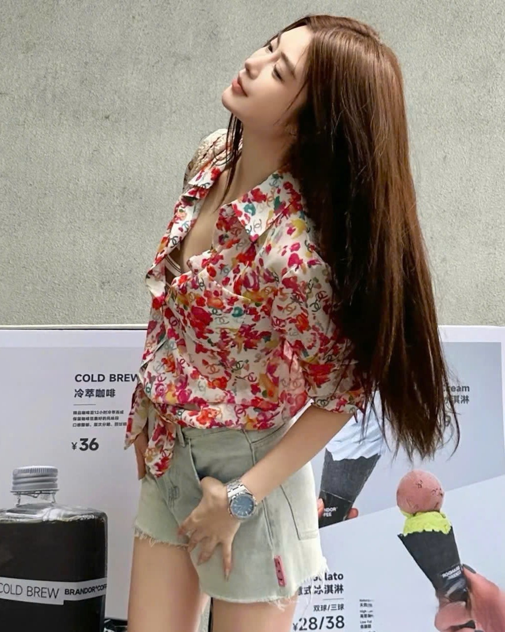 Áo sơ mi nữ tay dài họa tiết hoa đỏ Chanel 8