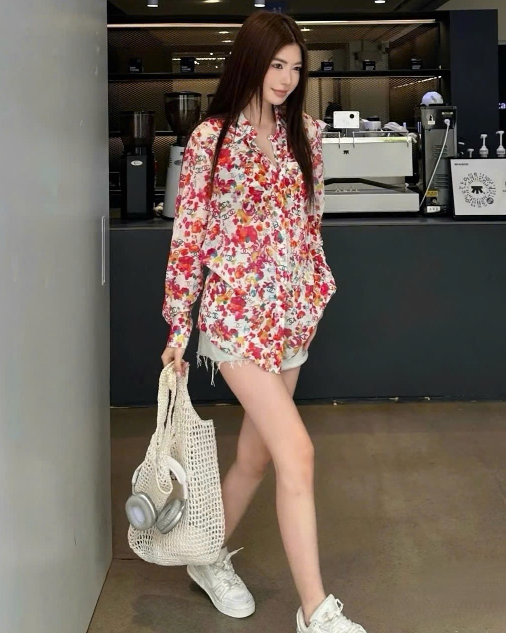 Áo sơ mi nữ tay dài họa tiết hoa đỏ Chanel 12