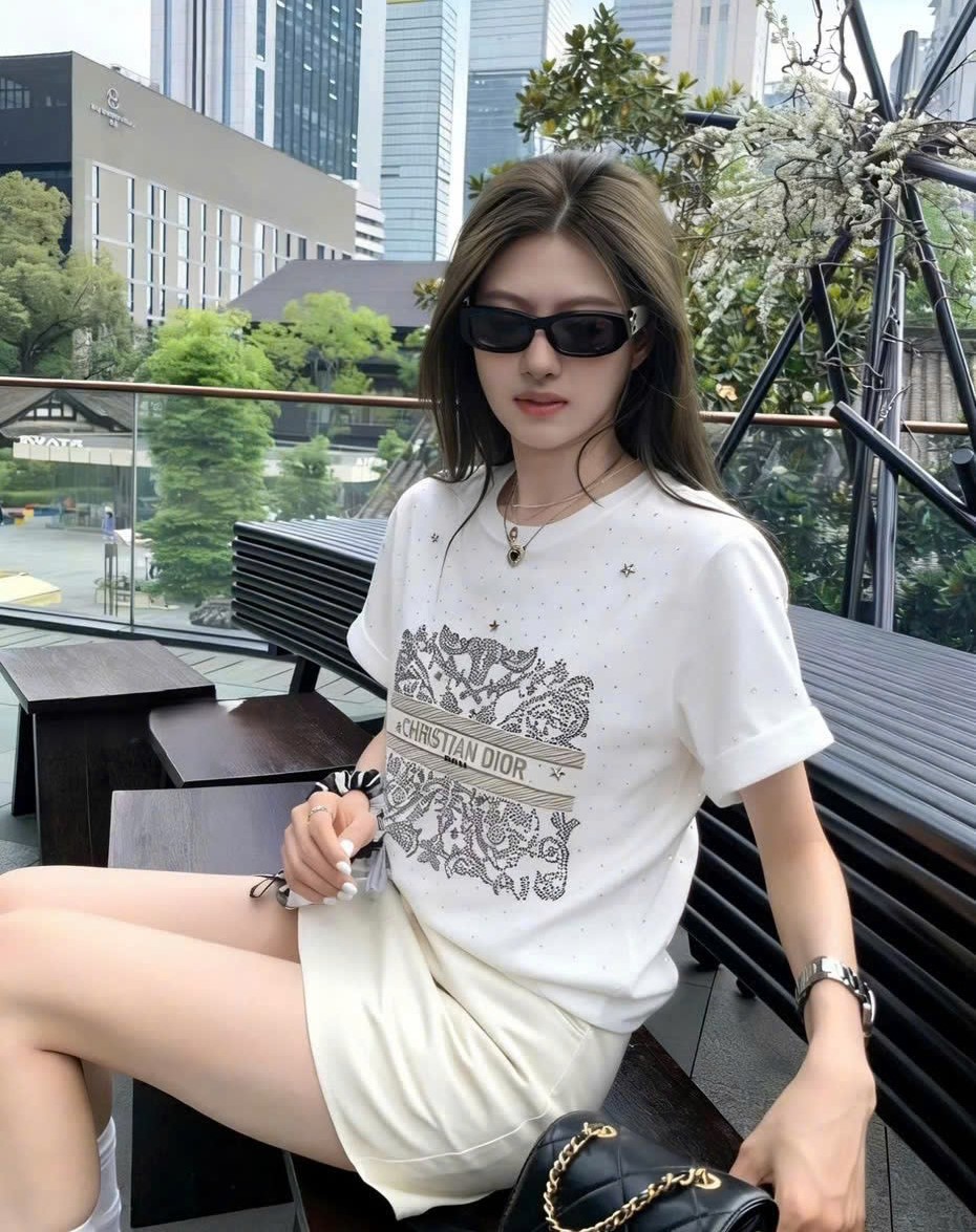 Áo thun tay ngắn cổ tròn họa tiết hãng Dior 1